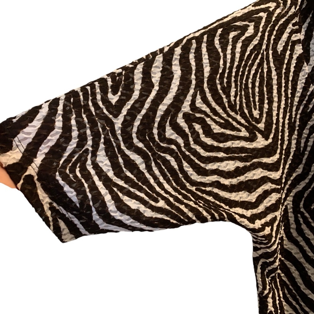 Chico’s Hoodie Brown & White Animal Print with Pockets Size 16 - Picture 5 of 16